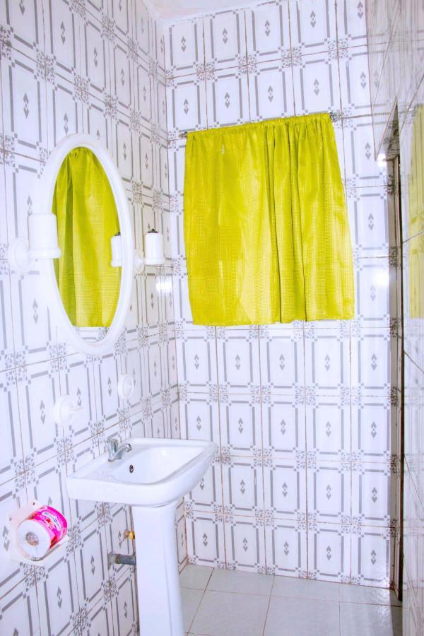 Nora Hotel Cotonou Buitenkant foto