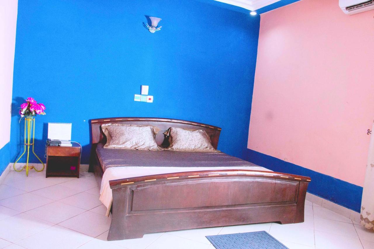 Nora Hotel Cotonou Buitenkant foto